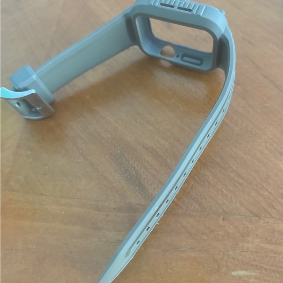 Apple Watch SE 44mm with 1 extra band - Picture 5 of 6